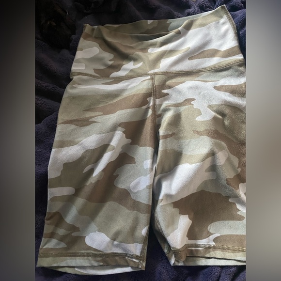 aerie Pants - Aerie Womens Chill Play Move Size Medium Short High Rise Camo Leggings